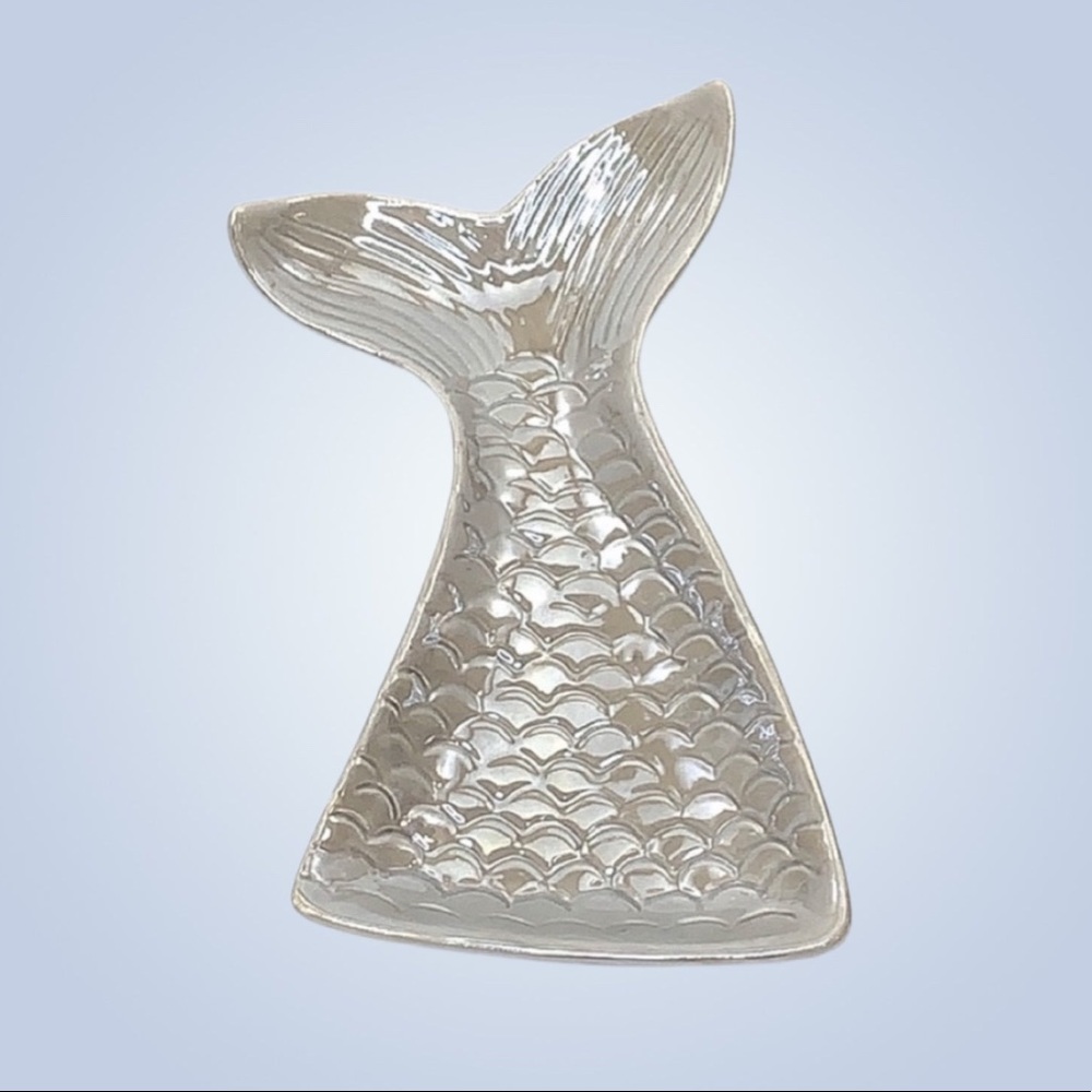 Pearlized Ceramic Mermaid Tail Decor Dish NWT Gray - Picture 5 of 5